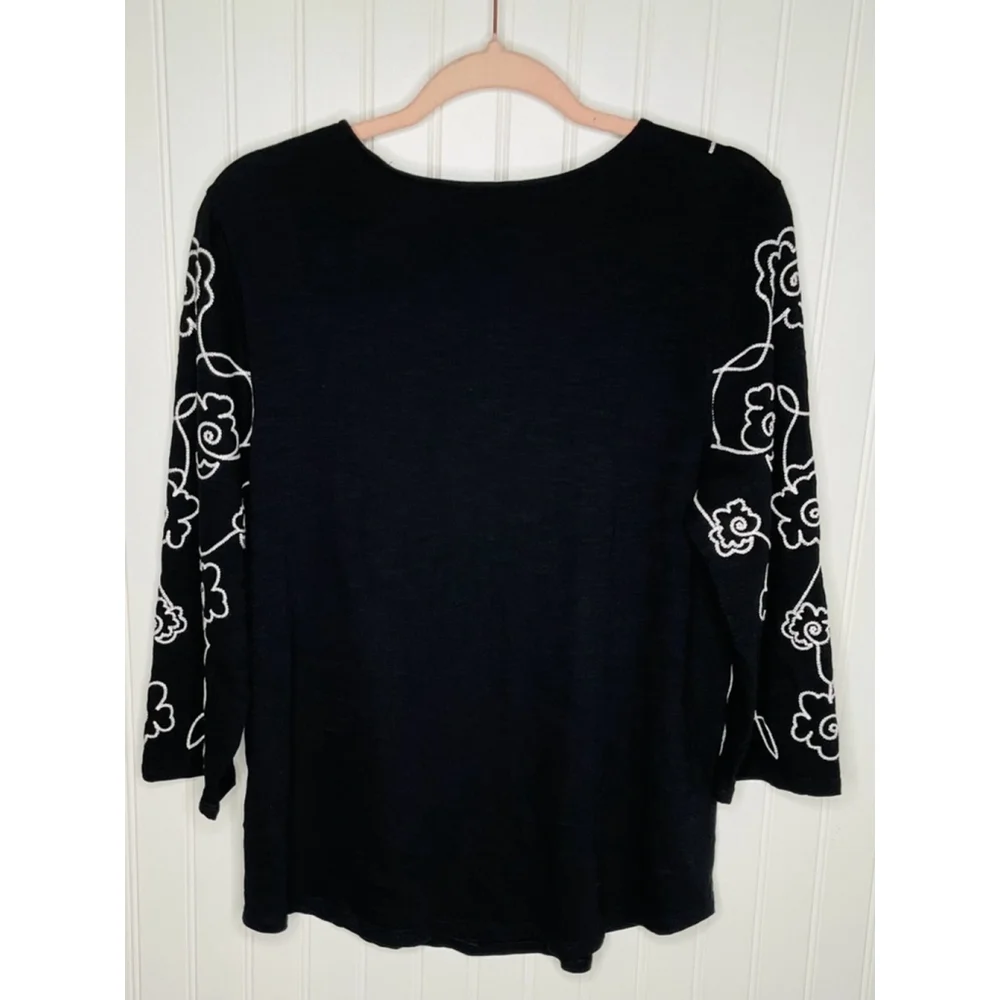 Women's Weekends by Chico's Top Size 1 Small Black Floral embroidered